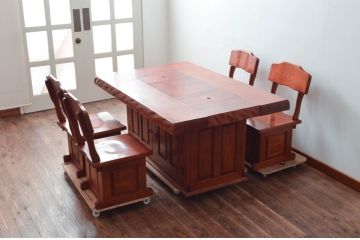 中古　美品　民芸家具　欅(ケヤキ)材　団らんのひと時にぴったりの温かな色味の囲炉裏テーブル(関西火鉢、長火鉢、木製火鉢、4人掛け、6人掛け、ダイニングテーブル、食卓)(R-079092)