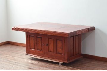 中古　美品　民芸家具　欅(ケヤキ)材　団らんのひと時にぴったりの温かな色味の囲炉裏テーブル(関西火鉢、長火鉢、木製火鉢、4人掛け、6人掛け、ダイニングテーブル、食卓)(R-079095)