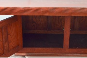 中古　美品　民芸家具　欅(ケヤキ)材　団らんのひと時にぴったりの温かな色味の囲炉裏テーブル(関西火鉢、長火鉢、木製火鉢、4人掛け、6人掛け、ダイニングテーブル、食卓)(R-079095)