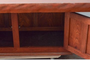 中古　美品　民芸家具　欅(ケヤキ)材　団らんのひと時にぴったりの温かな色味の囲炉裏テーブル(関西火鉢、長火鉢、木製火鉢、4人掛け、6人掛け、ダイニングテーブル、食卓)(R-079095)