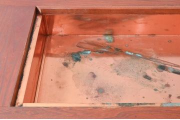 中古　美品　民芸家具　欅(ケヤキ)材　団らんのひと時にぴったりの温かな色味の囲炉裏テーブル(関西火鉢、長火鉢、木製火鉢、4人掛け、6人掛け、ダイニングテーブル、食卓)(R-079095)