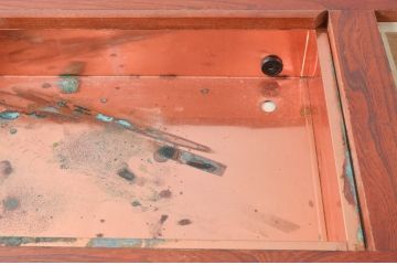 中古　美品　民芸家具　欅(ケヤキ)材　団らんのひと時にぴったりの温かな色味の囲炉裏テーブル(関西火鉢、長火鉢、木製火鉢、4人掛け、6人掛け、ダイニングテーブル、食卓)(R-079095)