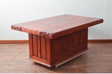 中古　美品　民芸家具　欅(ケヤキ)材　団らんのひと時にぴったりの温かな色味の囲炉裏テーブル(関西火鉢、長火鉢、木製火鉢、4人掛け、6人掛け、ダイニングテーブル、食卓)(R-079095)