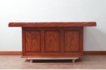 中古　美品　民芸家具　欅(ケヤキ)材　団らんのひと時にぴったりの温かな色味の囲炉裏テーブル(関西火鉢、長火鉢、木製火鉢、4人掛け、6人掛け、ダイニングテーブル、食卓)(R-079095)