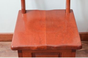 中古　美品　伝統木芸士　石橋武士作　欅(ケヤキ)材　心が和む温かな色味が素敵な収納付き1人掛けベンチ2脚セット(椅子、いす、イス、板座チェア、囲炉裏チェア、ダイニングチェア、バラ売り可能)(定価2脚で約15万6千円)(R-079096)