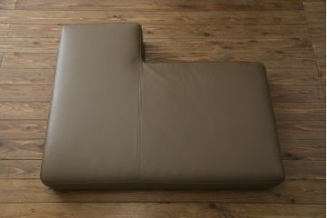 中古　美品　BoConcept(ボーコンセプト)　I.D.V.　洗練されたデザインが素敵なコーナーソファ(2人掛けソファ、3人掛けソファ、長椅子、カウチソファ、北欧)(定価約85万円)(R-079098)