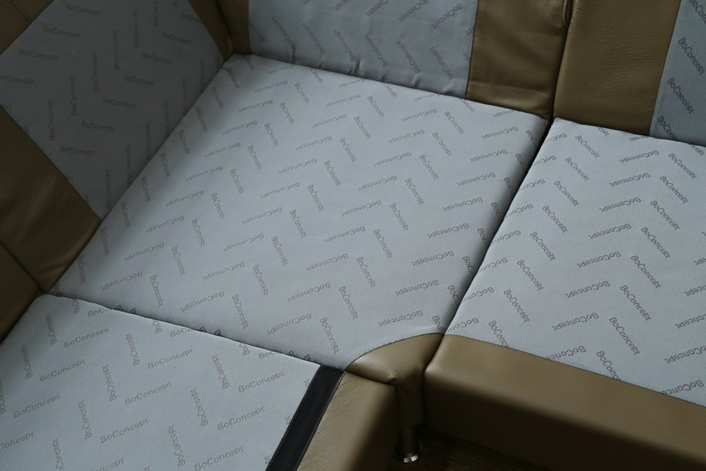 中古　デンマーク製　美品　BoConcept(ボーコンセプト)　I.D.V.　シンプルモダンなコーナーソファ　定価約85万円　(R-079098)