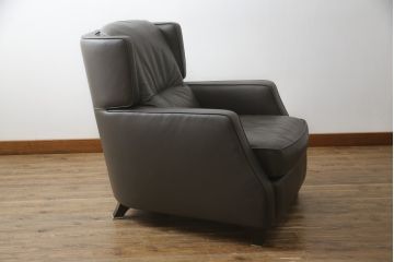 中古　プラスカーサ取り扱い　NATUZZI ITALIA(ナツッジイタリア)　AMADEUS(アマデウス)　メンズライクな空間づくりに活躍する1人掛けソファ(一人掛け、アームソファ、1P)(定価約45万円)(R-079099)
