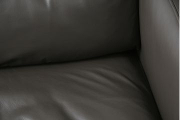 中古　プラスカーサ取り扱い　NATUZZI ITALIA(ナツッジイタリア)　AMADEUS(アマデウス)　メンズライクな空間づくりに活躍する1人掛けソファ(一人掛け、アームソファ、1P)(定価約45万円)(R-079099)