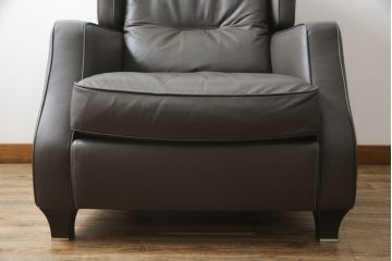 中古　プラスカーサ取り扱い　NATUZZI ITALIA(ナツッジイタリア)　AMADEUS(アマデウス)　メンズライクな空間づくりに活躍する1人掛けソファ(一人掛け、アームソファ、1P)(定価約45万円)(R-079099)