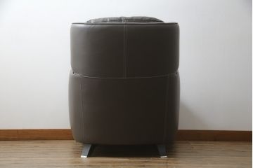 中古　プラスカーサ取り扱い　NATUZZI ITALIA(ナツッジイタリア)　AMADEUS(アマデウス)　メンズライクな空間づくりに活躍する1人掛けソファ(一人掛け、アームソファ、1P)(定価約45万円)(R-079099)