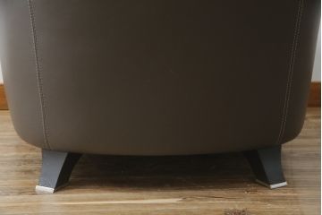 中古　プラスカーサ取り扱い　NATUZZI ITALIA(ナツッジイタリア)　AMADEUS(アマデウス)　メンズライクな空間づくりに活躍する1人掛けソファ(一人掛け、アームソファ、1P)(定価約45万円)(R-079099)