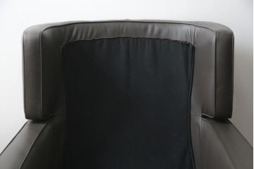 中古　プラスカーサ取り扱い　NATUZZI ITALIA(ナツッジイタリア)　AMADEUS(アマデウス)　メンズライクな空間づくりに活躍する1人掛けソファ(一人掛け、アームソファ、1P)(定価約45万円)(R-079099)