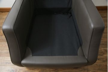 中古　プラスカーサ取り扱い　NATUZZI ITALIA(ナツッジイタリア)　AMADEUS(アマデウス)　メンズライクな空間づくりに活躍する1人掛けソファ(一人掛け、アームソファ、1P)(定価約45万円)(R-079099)