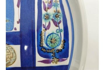 デンマーク　ROYAL COPENHAGEN(ロイヤルコペンハーゲン)　Tenera(テネラ)　FAJANCE(ファイアンス焼き)　121/3293　青の色調が印象的な温かみあるプレート(大皿、花、フラワー、ひまわり、向日葵、洋食器、北欧)(R-079108)