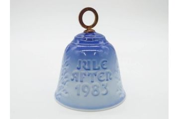 デンマーク　ROYAL COPENHAGEN(ロイヤルコペンハーゲン) Tenera(テネラ) / B&G(ビング オー グレンダール)　クリスマスベル　1983年・1984年・1986年・1999年　様々なデザインで目を楽しませてくれるベル5点セット(イヤーベル、鈴、鐘、陶器、オーナメント)(R-079109)