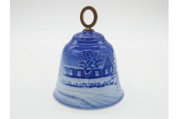 デンマーク　ROYAL COPENHAGEN(ロイヤルコペンハーゲン) Tenera(テネラ) / B&G(ビング オー グレンダール)　クリスマスベル　1983年・1984年・1986年・1999年　様々なデザインで目を楽しませてくれるベル5点セット(イヤーベル、鈴、鐘、陶器、オーナメント)(R-079109)