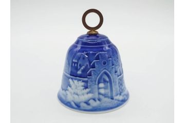 デンマーク　ROYAL COPENHAGEN(ロイヤルコペンハーゲン) Tenera(テネラ) / B&G(ビング オー グレンダール)　クリスマスベル　1983年・1984年・1986年・1999年　様々なデザインで目を楽しませてくれるベル5点セット(イヤーベル、鈴、鐘、陶器、オーナメント)(R-079109)