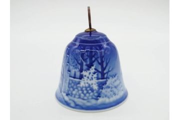 デンマーク　ROYAL COPENHAGEN(ロイヤルコペンハーゲン) Tenera(テネラ) / B&G(ビング オー グレンダール)　クリスマスベル　1983年・1984年・1986年・1999年　様々なデザインで目を楽しませてくれるベル5点セット(イヤーベル、鈴、鐘、陶器、オーナメント)(R-079109)