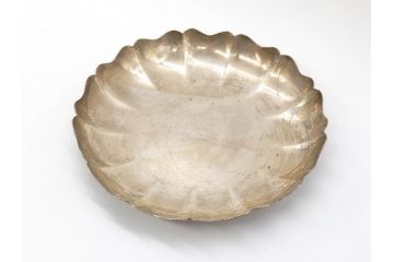 アメリカ　TIFFANY&CO.MAKERS(ティファニー メイカーズ)　STERLINGSILVER(スターリングシルバー) 25323　総重量 約497g　柔らかな縁の曲線がエレガントなプレート(変形皿、フリル、レース、中皿、深皿、菓子器、銀製品)(R-079111)