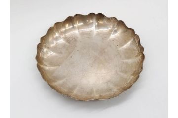 アメリカ　TIFFANY&CO.MAKERS(ティファニー メイカーズ)　STERLINGSILVER(スターリングシルバー) 25323　総重量 約497g　柔らかな縁の曲線がエレガントなプレート(変形皿、フリル、レース、中皿、深皿、菓子器、銀製品)(R-079111)