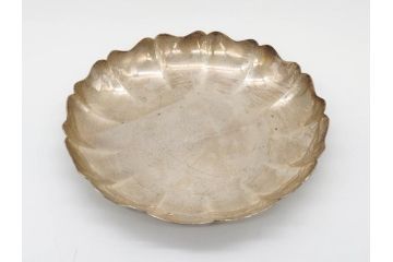 アメリカ　TIFFANY&CO.MAKERS(ティファニー メイカーズ)　STERLINGSILVER(スターリングシルバー) 25323　総重量 約497g　柔らかな縁の曲線がエレガントなプレート(変形皿、フリル、レース、中皿、深皿、菓子器、銀製品)(R-079111)