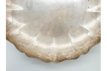 アメリカ　TIFFANY&CO.MAKERS(ティファニー メイカーズ)　STERLINGSILVER(スターリングシルバー) 25323　総重量 約497g　柔らかな縁の曲線がエレガントなプレート(変形皿、フリル、レース、中皿、深皿、菓子器、銀製品)(R-079111)