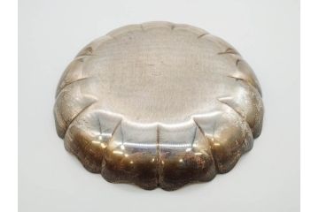 アメリカ　TIFFANY&CO.MAKERS(ティファニー メイカーズ)　STERLINGSILVER(スターリングシルバー) 25323　総重量 約497g　柔らかな縁の曲線がエレガントなプレート(変形皿、フリル、レース、中皿、深皿、菓子器、銀製品)(R-079111)