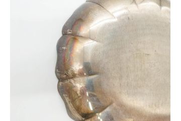 アメリカ　TIFFANY&CO.MAKERS(ティファニー メイカーズ)　STERLINGSILVER(スターリングシルバー) 25323　総重量 約497g　柔らかな縁の曲線がエレガントなプレート(変形皿、フリル、レース、中皿、深皿、菓子器、銀製品)(R-079111)