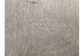 アメリカ　TIFFANY&CO.MAKERS(ティファニー メイカーズ)　STERLINGSILVER(スターリングシルバー) 25323　総重量 約497g　柔らかな縁の曲線がエレガントなプレート(変形皿、フリル、レース、中皿、深皿、菓子器、銀製品)(R-079111)