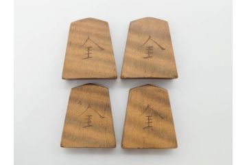 作家物　飯塚好　水無瀬書　虎斑　歳月を重ねた味わいある将棋駒(漆、盛上駒、彫埋駒、駒箱付き)(R-079112)