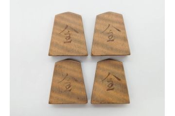 作家物　飯塚好　水無瀬書　虎斑　歳月を重ねた味わいある将棋駒(漆、盛上駒、彫埋駒、駒箱付き)(R-079112)