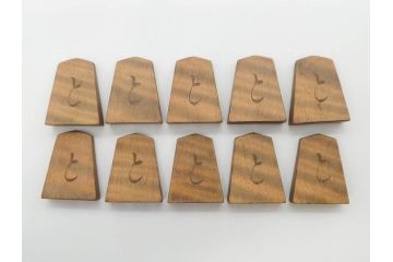 作家物　飯塚好　水無瀬書　虎斑　歳月を重ねた味わいある将棋駒(漆、盛上駒、彫埋駒、駒箱付き)(R-079112)