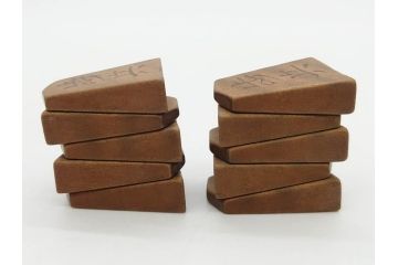 作家物　飯塚好　水無瀬書　虎斑　歳月を重ねた味わいある将棋駒(漆、盛上駒、彫埋駒、駒箱付き)(R-079112)