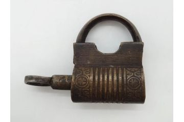 中国　古銅　錠前　重厚感のある文字合わせ錠等5点セット(李朝、朝鮮、鍵、カギ、ディスプレイ)(R-079116)