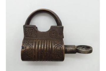 中国　古銅　錠前　重厚感のある文字合わせ錠等5点セット(李朝、朝鮮、鍵、カギ、ディスプレイ)(R-079116)
