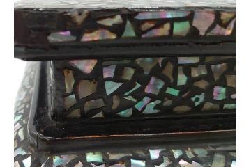 時代物　李朝　朝鮮　中国　ちりばめられた螺鈿細工が見事な平卓(ラデン、花台、ミニテーブル、飾り台、木製、中国美術)(R-079132)