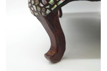 時代物　李朝　朝鮮　中国　ちりばめられた螺鈿細工が見事な平卓(ラデン、花台、ミニテーブル、飾り台、木製、中国美術)(R-079132)