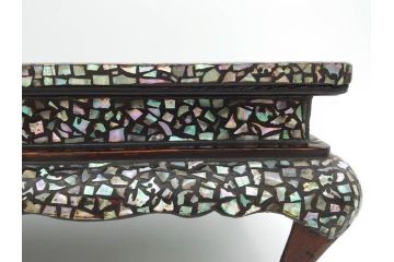 時代物　李朝　朝鮮　中国　ちりばめられた螺鈿細工が見事な平卓(ラデン、花台、ミニテーブル、飾り台、木製、中国美術)(R-079132)