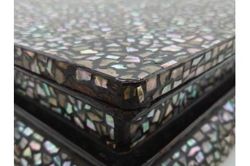時代物　李朝　朝鮮　中国　ちりばめられた螺鈿細工が見事な平卓(ラデン、花台、ミニテーブル、飾り台、木製、中国美術)(R-079132)