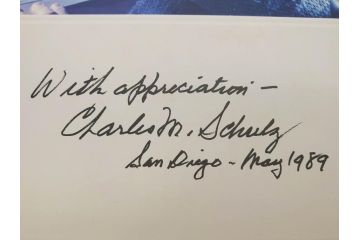 1989年　Charles M. Schulz(チャールズ M. シュルツ)　Snoopy(スヌーピー)　PEANUTS(ピーナッツ)　サイン写真&ガラス板2点セット(ケース付き、ディスプレイ、サイン入り、額装)(R-079134)
