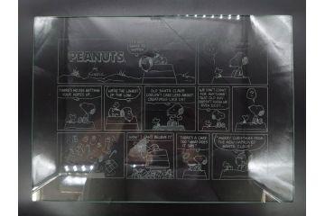 1989年　Charles M. Schulz(チャールズ M. シュルツ)　Snoopy(スヌーピー)　PEANUTS(ピーナッツ)　サイン写真&ガラス板2点セット(ケース付き、ディスプレイ、サイン入り、額装)(R-079134)