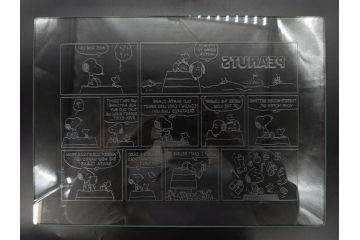 1989年　Charles M. Schulz(チャールズ M. シュルツ)　Snoopy(スヌーピー)　PEANUTS(ピーナッツ)　サイン写真&ガラス板2点セット(ケース付き、ディスプレイ、サイン入り、額装)(R-079134)