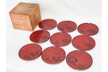 鎌倉彫　彫刻　木製　漆器　和の雰囲気を演出する銘々盆9枚セット(博古堂?、梅、桜、銀杏、紅葉、花、共箱付き)(R-079136)