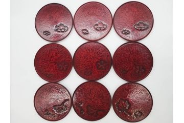 鎌倉彫　彫刻　木製　漆器　和の雰囲気を演出する銘々盆9枚セット(博古堂?、梅、桜、銀杏、紅葉、花、共箱付き)(R-079136)