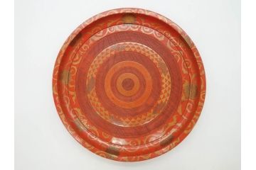時代物　宮家　菊花紋章　雅なデザインが美しいお盆(金彩、木製、漆器、丸盆、トレー、トレイ、木皿、大皿、ボンボニエール、蝶、藤、唐草、鱗文、外箱付き)(R-079138)