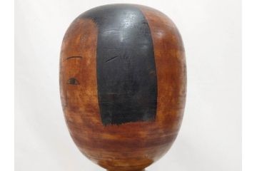 秋田木地山　小椋久太郎　高さ 約47cm　素朴な風合いが魅力のこけし(戦前?、郷土人形玩具、伝統工芸、民芸品、置物、ディスプレイ、木彫　木製)(R-079143)