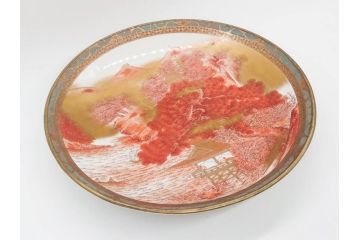 九谷焼　石盛堂　赤絵　金彩　青粒　山水文　約40cm　1尺3寸　緻密に描かれたデザインが見事な大皿(楼閣図、風景、山、滝、海、船、舟、松、尺皿、和食器、和皿、一尺三寸、共箱付き、皿立付き)(R-079145)