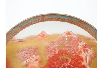 九谷焼　石盛堂　赤絵　金彩　青粒　山水文　約40cm　1尺3寸　緻密に描かれたデザインが見事な大皿(楼閣図、風景、山、滝、海、船、舟、松、尺皿、和食器、和皿、一尺三寸、共箱付き、皿立付き)(R-079145)