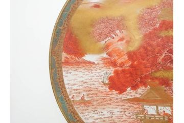 九谷焼　石盛堂　赤絵　金彩　青粒　山水文　約40cm　1尺3寸　緻密に描かれたデザインが見事な大皿(楼閣図、風景、山、滝、海、船、舟、松、尺皿、和食器、和皿、一尺三寸、共箱付き、皿立付き)(R-079145)